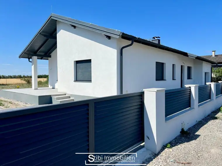 Modernes &amp; kernsaniertes Einfamilienhaus mit zwei Grundstücken und ZUSATZ-POTENTIAL in Seyring bei Wien – Erstbezug!