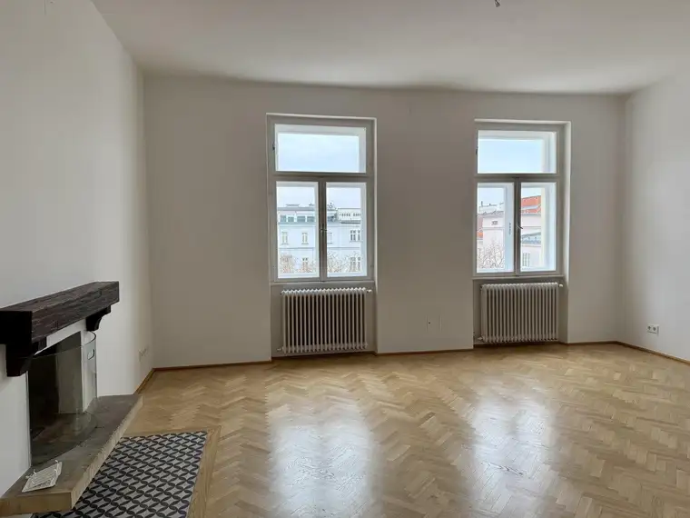 Altbauwohnung mit Dachterrasse und Sauna (Erstbezug nach Renovierung); Klimaanlage