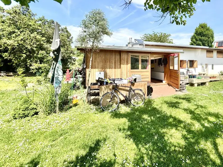 Großzügiges Baugrundstück mit kompakter Wohneinheit in Neusiedl am See