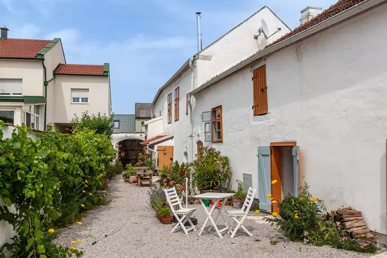 Denkmalgeschütztes Haus mit 4 Wohneinheiten im Zentrum von Breitenbrunn