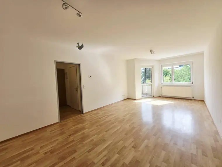 Loggia, Lift &amp; Stellplatz: 3-Zimmer-Wohntraum in Stockerau