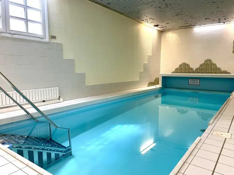 Stilvolle Dachgeschoßwohnung in exklusiver Grünruhelage im Herzen von Alt-Hietzing – mit Schwimmbad, Terrasse und Garagenplatz