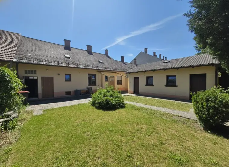 Charmantes Stadthaus in zentraler Lage von Stockerau - 4 Zimmer, idyllischer uneinsehbarer Garten