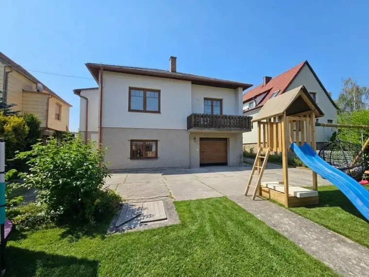 Ihr neues Zuhause in Hollabrunn - Teilmodernisierter Bungalow mit Keller, Garage und Garten