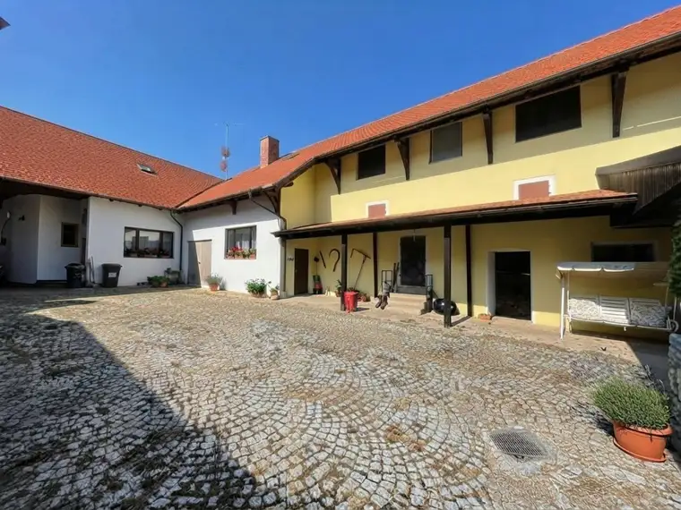 Vielseitiges Anwesen mit historischem Wohnhaus - 260 m² Maschinenhalle &amp; moderner PV-Anlage