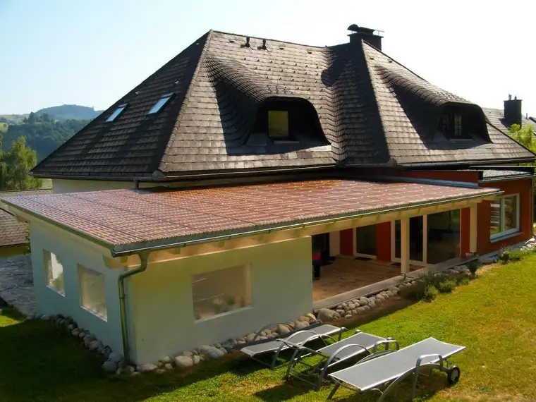 Schöne, großzügige Mieteinheit mit Terrasse und Garten