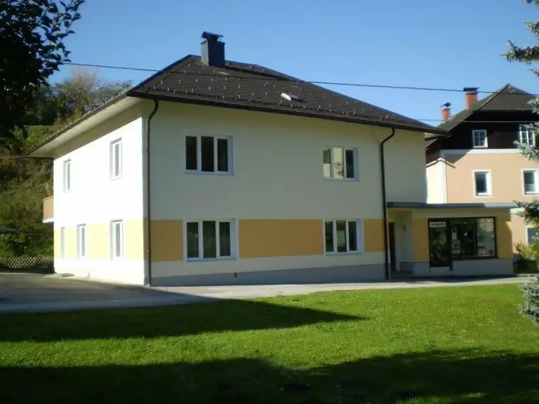 Wohnhaus mit Tischlerei