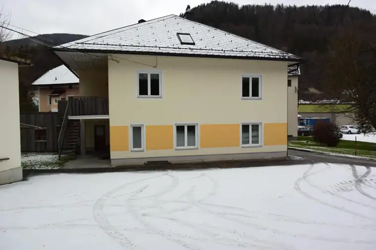 Wohnhaus mit Tischlerei