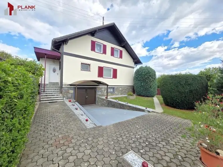 6 Zimmer, Vollkeller, Doppelgarage, 2 Carportplätze &amp; viel Platz für die Familie!
