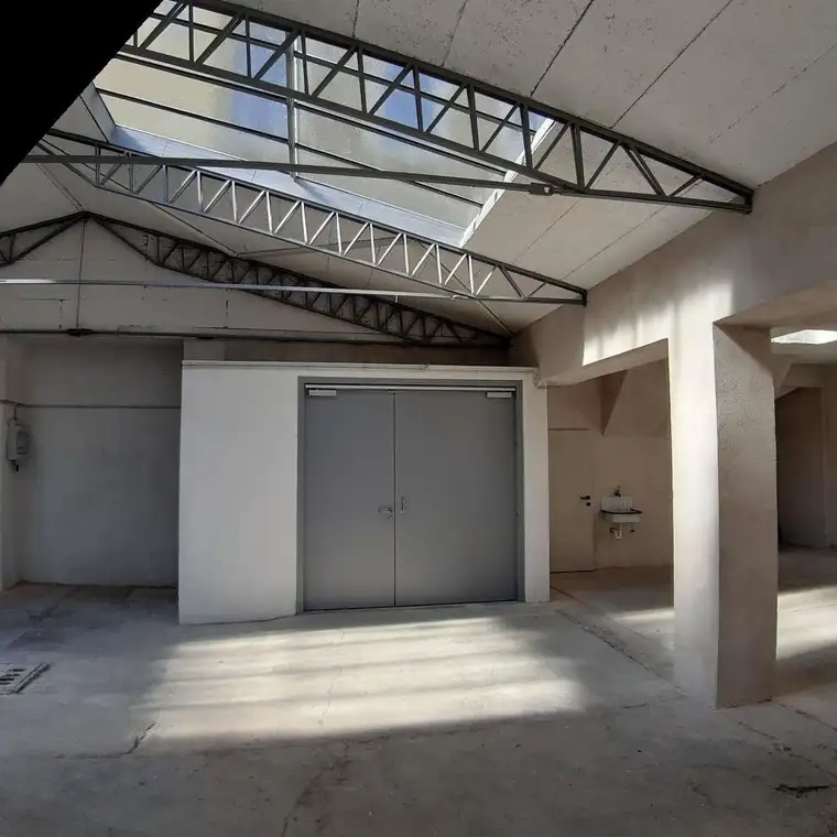 LAGERHALLE ODER WERKSTATT MIT BÜRO
