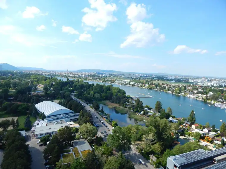 Blick zur Alten Donau vom 8.Liftstock - nähe U-Bahn und Donau Zentrum