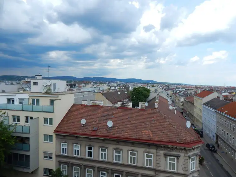Moderne Erstbezug-Dachwohnung mit Loggia in begehrter Wiener Lage