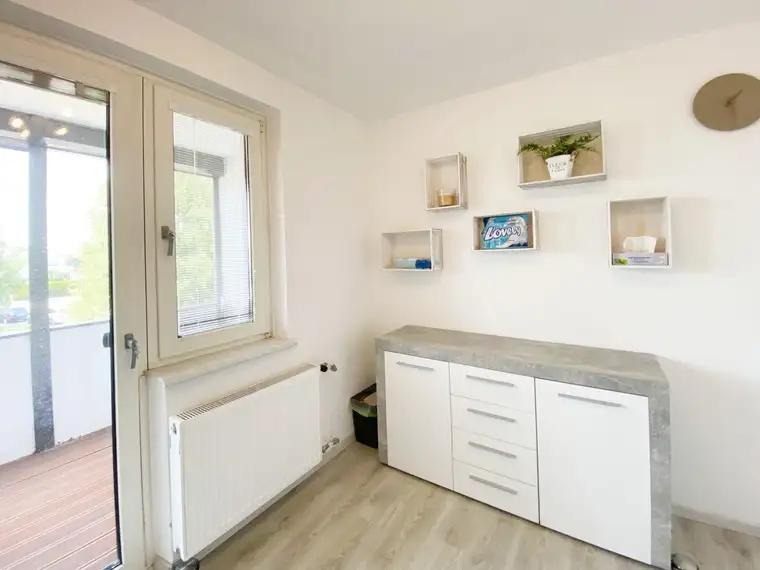 Helle, sehr gepflegte 2-Zimmer-Wohnung mit westseitiger Loggia