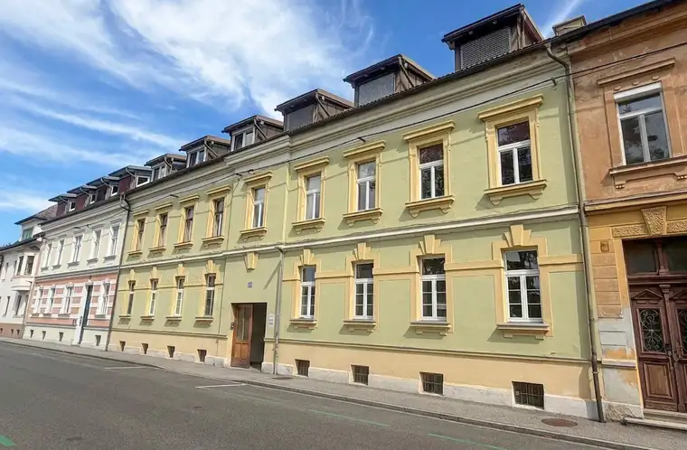 Altbaucharme mit Parkblick am Fuß des Kreuzbergl