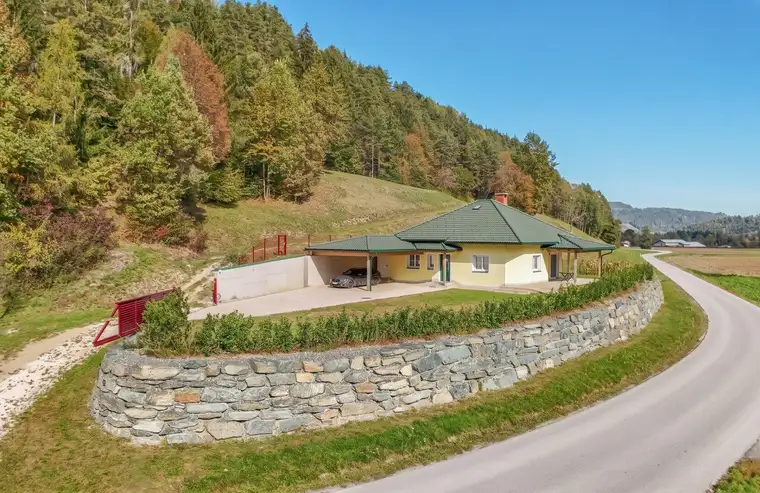*** Wohnen im Einklang mit der Natur *** charmanter Bungalow in idyllischer Aussichtslage