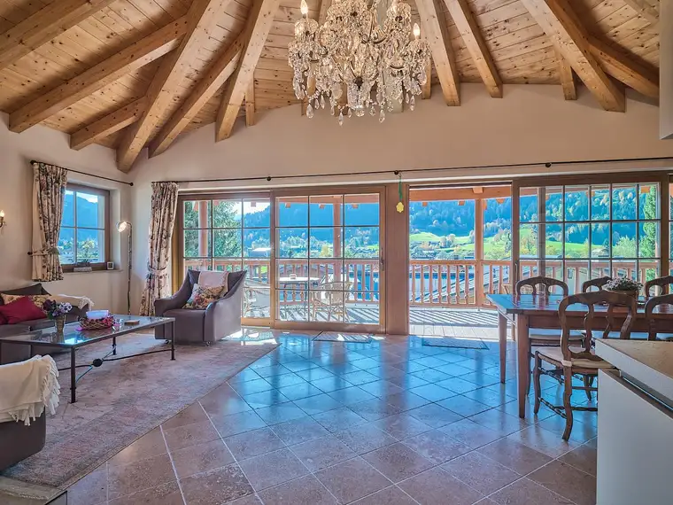 Dachgeschosswohnung im Tiroler Stil in Bestlage von Reith