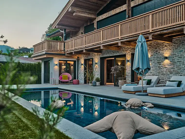 Einzigartige Garten-Maisonette-Wohnung mit Outdoor-Pool
