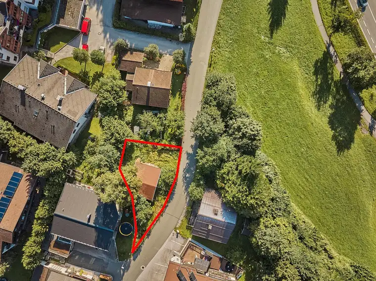 Chalet-Traum mit Kaiserblick: projektiertes Baugrundstück mit Baugenehmigung im Ortsteil Auwald