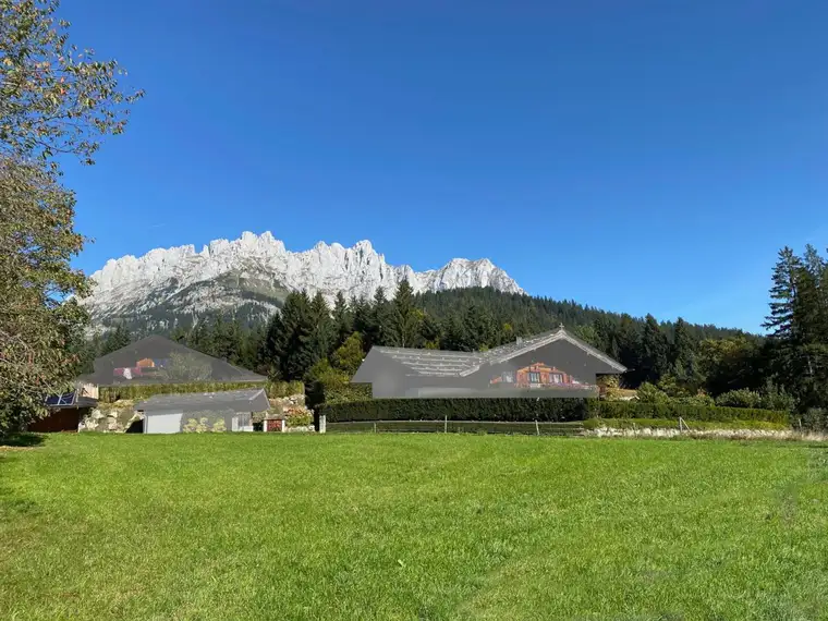 Baugrund mit freiem Blick auf das Kitzbüheler Horn und den Wilden Kaiser