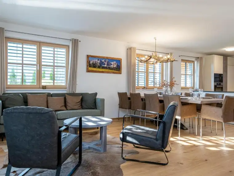 Haushälfte in Dorfnähe mit Blick auf den Golfplatz Wilden Kaiser
