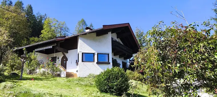 Einfamilienhaus mit Baugenehmigung für ein Mehrfamilienwohnhaus mit 5 Wohnungen.