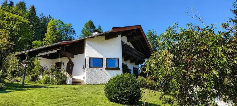 Sonniges Grundstück mit Altbestand in ruhiger Bestlage nahe dem Ortszentrum