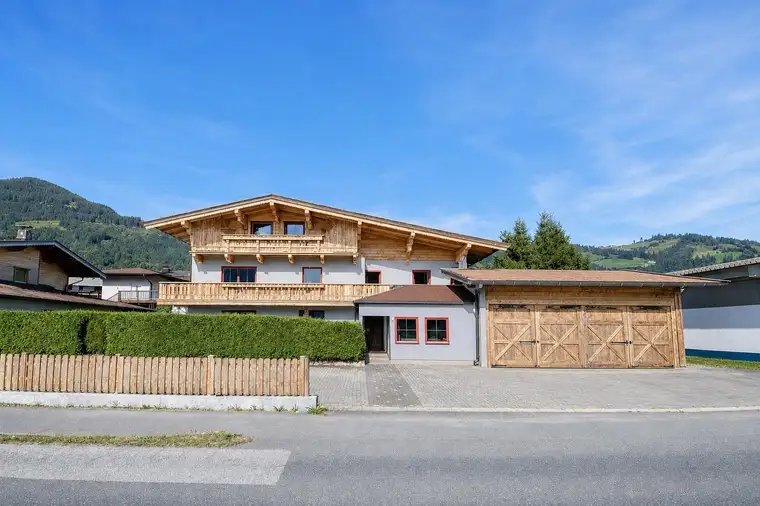 Mehrfamilienhaus mit 4 Wohnungen und großer Garage - Lager - Werkstätte