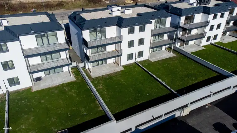 * 4 Zimmer - 80 m² * 113 m² Garten * Luftwärmepumpe*