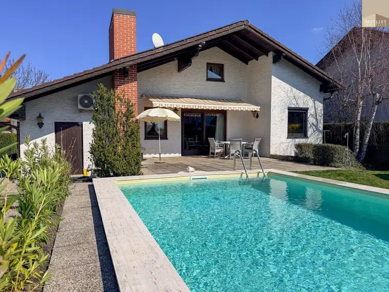 Bungalow mit ca. 1.089 m² großem Grundstück und Pool in Baden