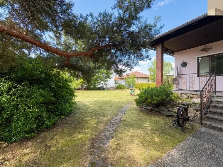 Charmanter Bungalow mit großem Garten und viel Potenzial in Felixdorf
