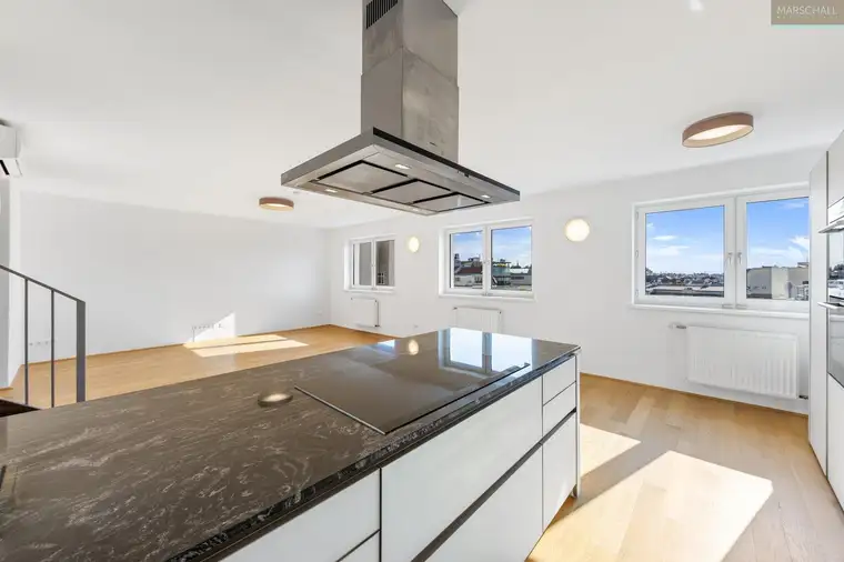 Helle 4-Zimmer-Dachgeschosswohnung mit traumhaftem Fernblick im 7. Bezirk