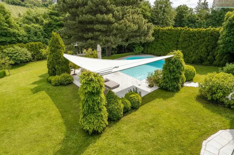 LUXURIÖSE MAISONETTE MIT EXKLUSIVEM GARTEN, POOL &amp; WEINGARTENBLICK