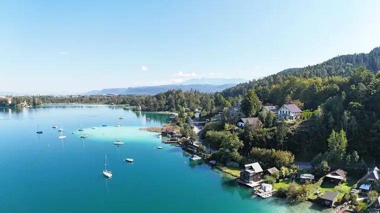 Thronend über dem Wörthersee - Panoramavilla mit Badestrand 