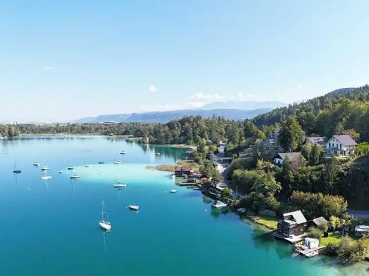 Schweben über dem Wörthersee - eine Villa mit Logenblick ins Türkis