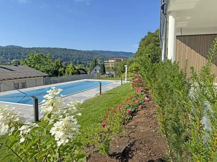 Faszinierende Seeblickwohnung mit Infinity-Pool am Wörthersee