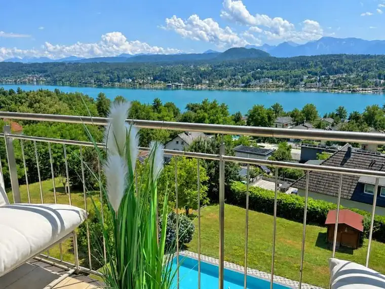 Freizeitwohnsitz in Velden: Großzügige Wohnung mit See- und Schlossblick
