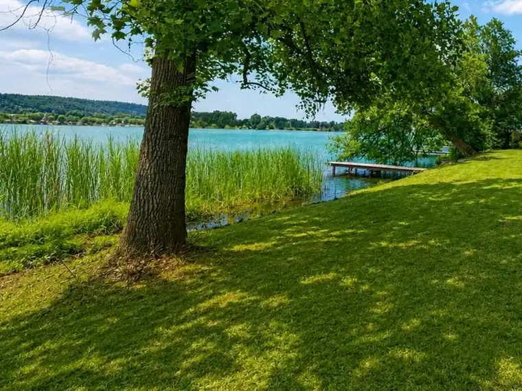 Erhabene Seevilla mit privatem Badegrundstück am Wörthersee