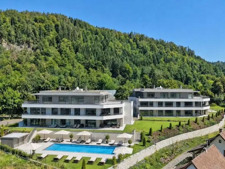 Seeblick-Gartenwohnung mit Infinity-Pool am Wörthersee