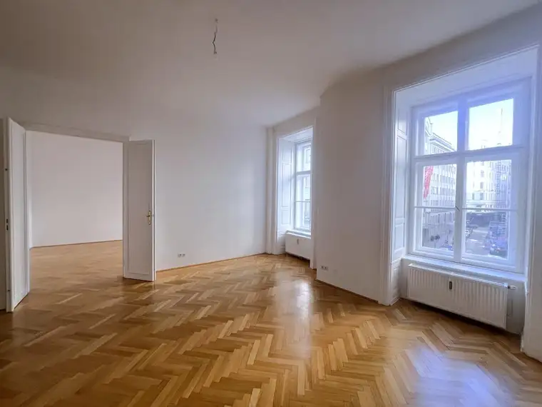Helles Stilaltbaubüro Nähe Hoher Markt