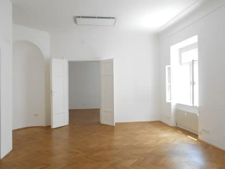 ALTSTADT nahe Tummelplatz großzügige 3ZI im klassischen Altbau unbefristet !