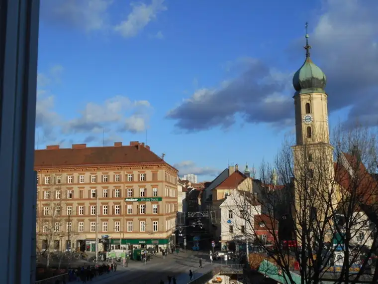 ANderMUR sonnige, großzügige 2ZI mit Wohnküche im stilvollen Altbau