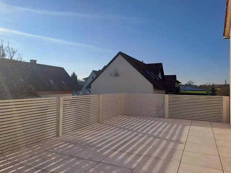 NEUWERTIG- STILVOLL sonnige 2ZI mit Wohn-Terrasse,GARTEN,Top Lage - nahe Stadtzentrum