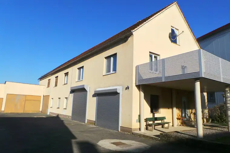 Wohn-Betriebsgebäude mit Entwicklungspotential oder ARBEIT&amp;WOHNEN, Garagen, Parkplätze