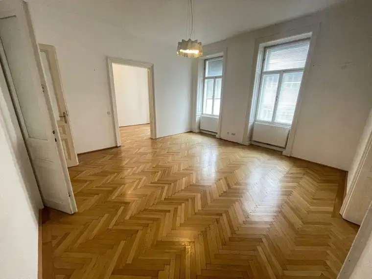 5 ZI Altbau- Bestlage Nähe U2 -Einzug ab 01.10
