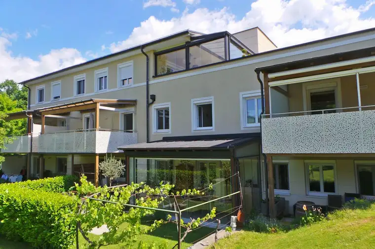 SONNE-RUHE-NATUR stilvolle 4ZI in Top Lage mit Terrasse, 114m² Garten, Sommergarten und Carport