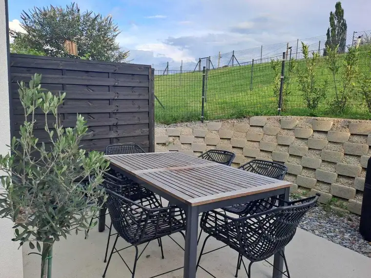STILVOLL WOHNEN mit schönem Naturblick nahe Gleisdorf , Sonne-Ruhe-Komfort, Terrasse, Garten, Carport &amp; Parkplatz