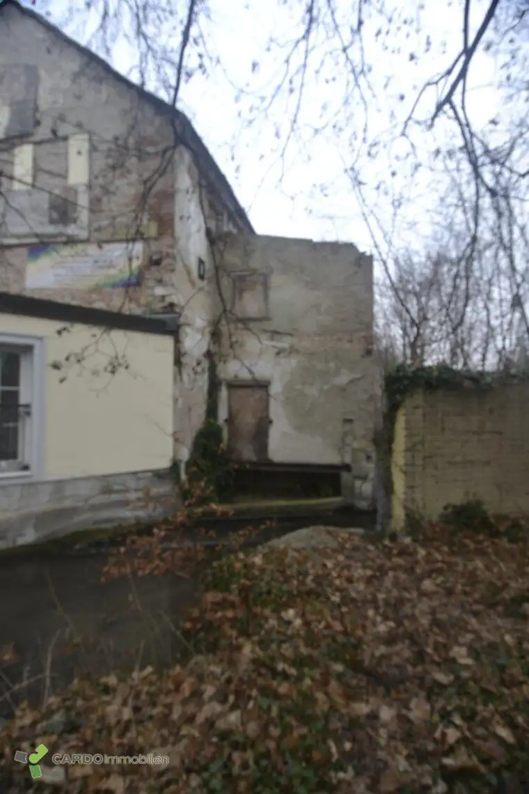 Profitables Grundstück mit 3 Bauplätzen, Baubewilligung für noch ca. 750m² Wohnfläche dazu