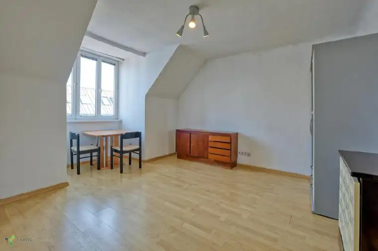 Traumhafte Dachgeschosswohnung in Wien zu verkaufen - 2 Zimmer, 47.5m², befriestete Mietvertrag (3% Rendite)