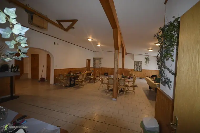 Pensionen-Paradies - Luxuriöse Pension mit Garage, bedckte Pool, Weinkeller, renoviert und voll ausgestattet