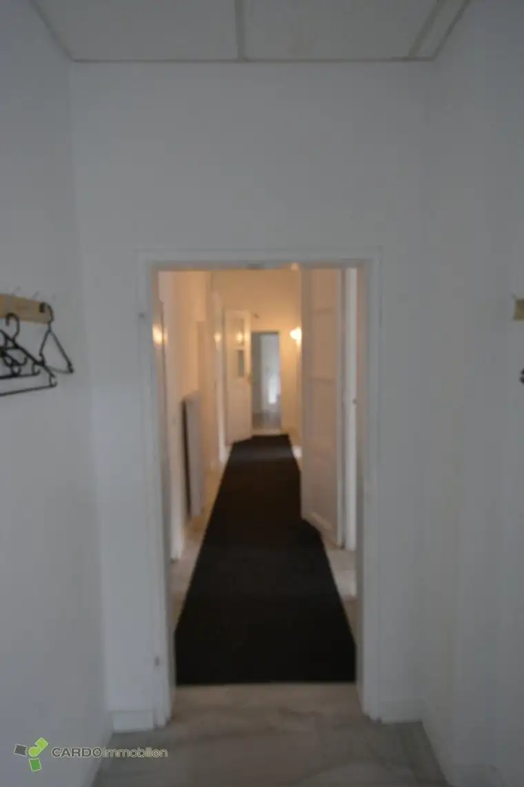 Traumhaftes Wohnen/Ordination/Büro in NÖ: 260m² vollsaniertes Haus, teilmöbliert mit Garten, Balkon, Garage und Bergblick für €2200 inkl. Steuer + Betriebskosten, oder das Objekt kaufen!